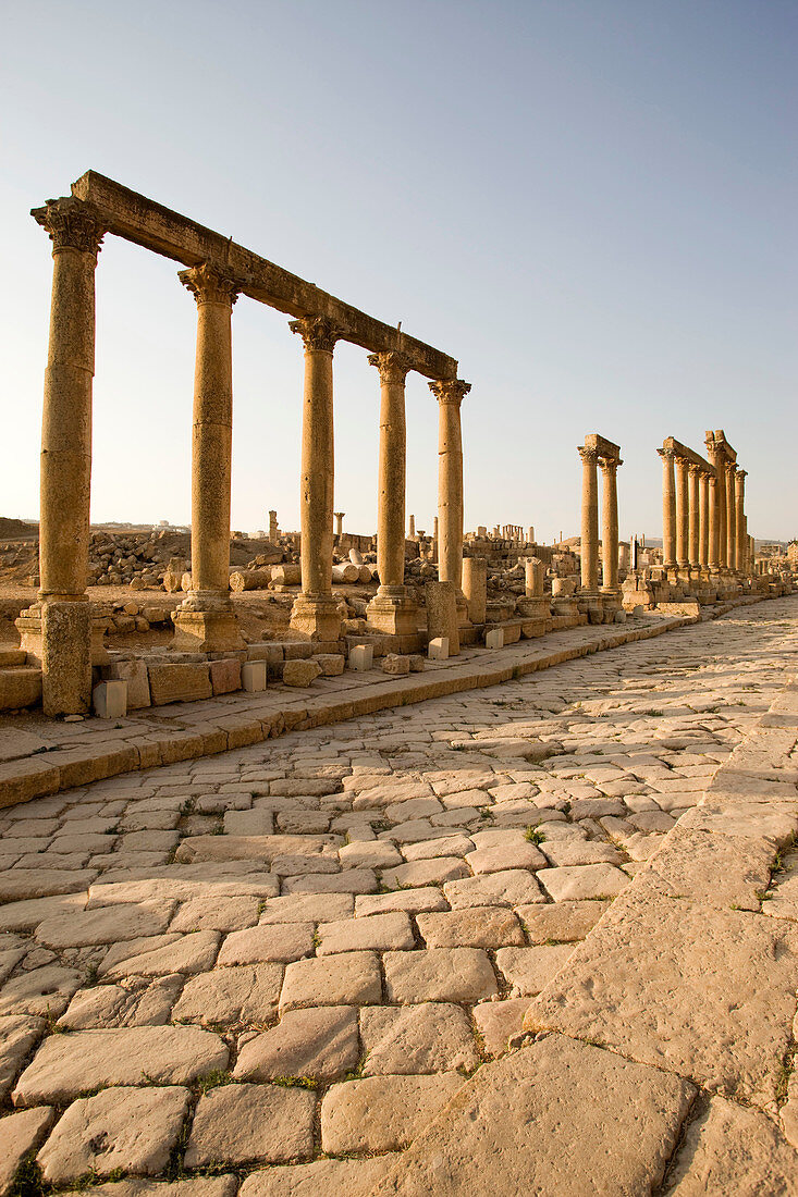 Cardo maximus greco roman colonnaded street ruins. Jerash. Jordan.