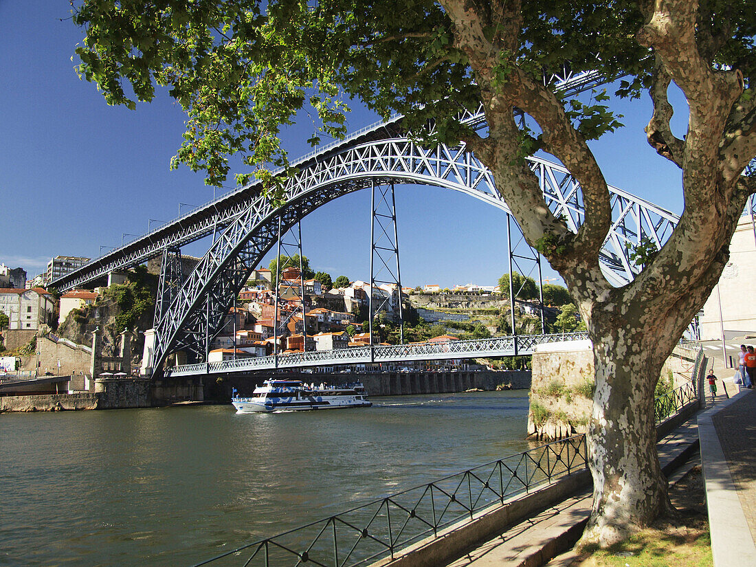 Dom Luis I Bridge over Douro river, Porto. Portugal