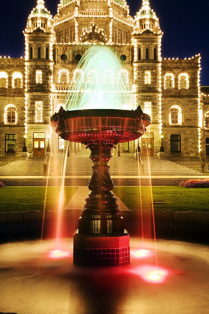 A water fountain in front of the Parliament building of British Columbia, Canada.