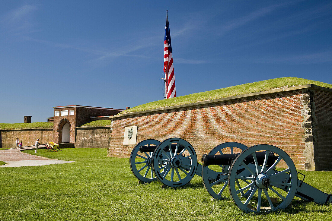 USA, MD, Baltimore. Cannons set outside the entrance to the historic Frot McHenry, where the Star Spangled Banner was written. Seen here with the historic 15 star flag.
