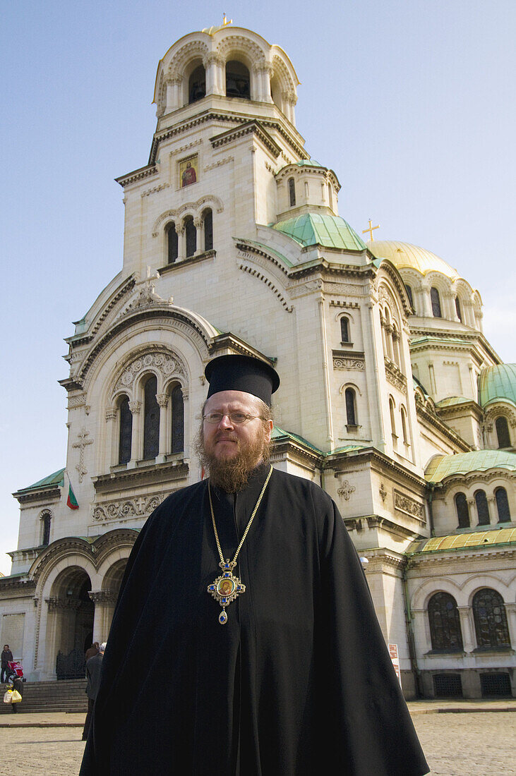 Sofia, orthodoxe pope standing in front of Alexander-Newski-Cathedral, Bulgaria