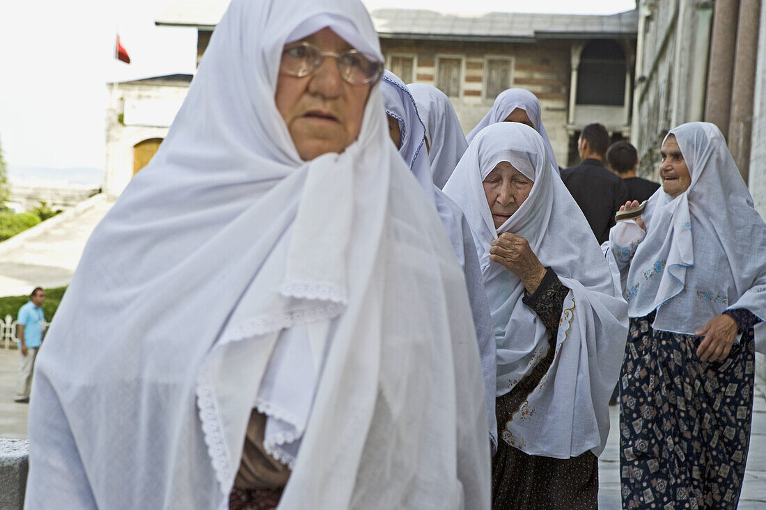 Women by Sultanahmet Camii, Istanbul. Turkey