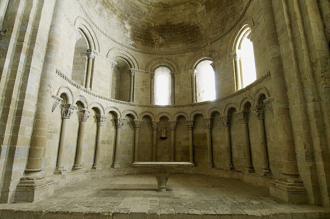 Iglesia de San Pedro (románico _ XII_XIII); Castillo de Loarre; Loarre; Huesca; Aragón; España