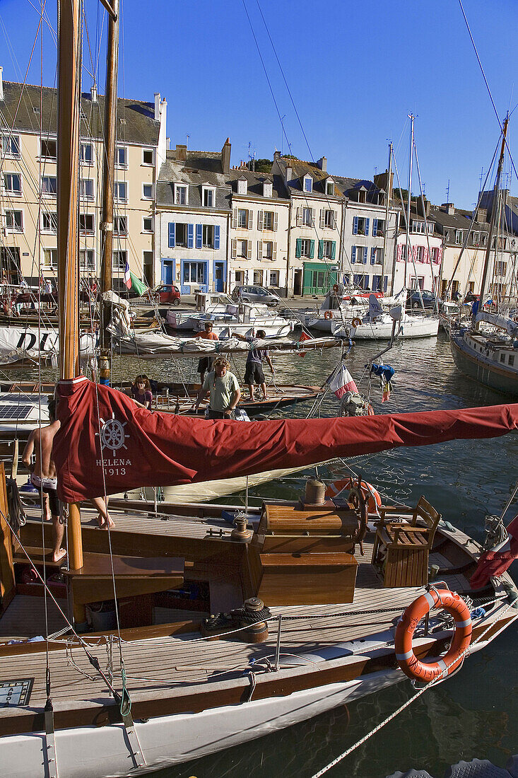 Brittany; belle île island : Le Palais : port & old rigs