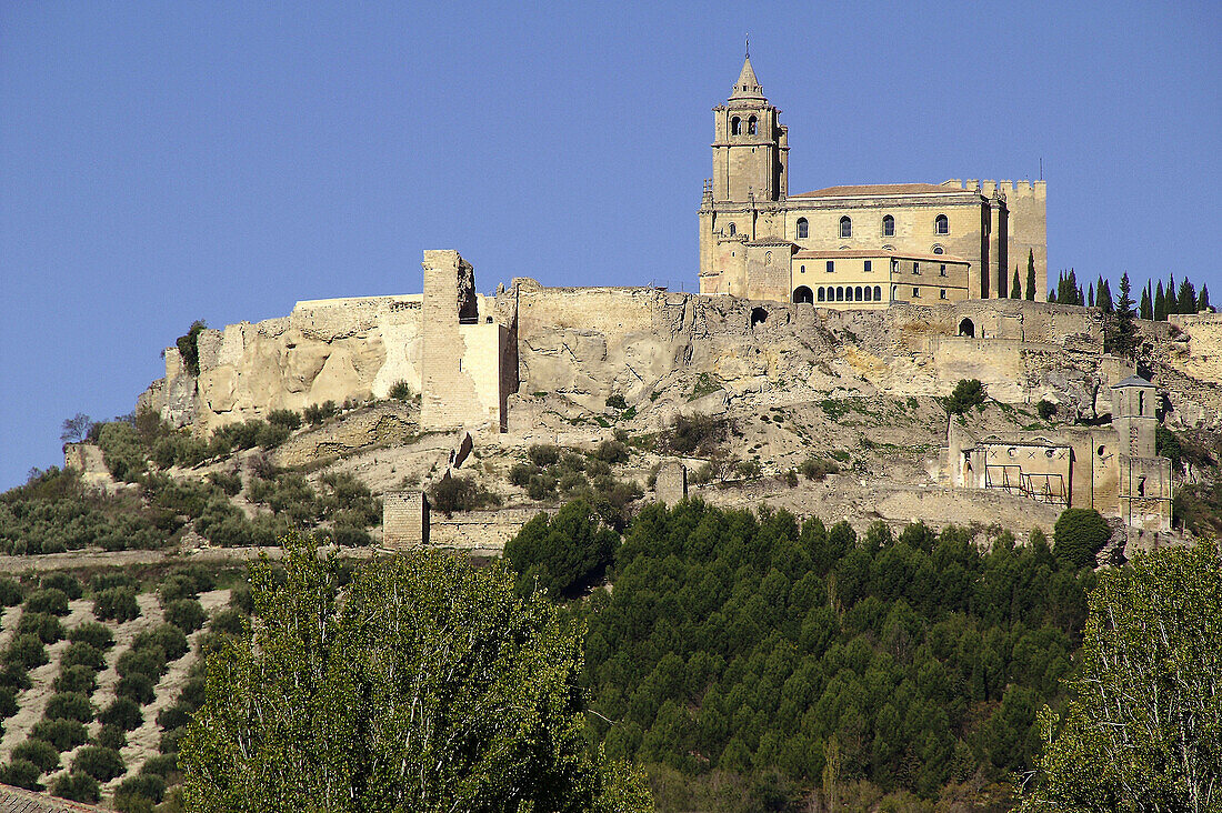 Alcalá la Real (Jaén). España. Panorámica de la Fortaleza de la Mota sobre el cerro que domina el pueblo jienense de Alcalá la Real