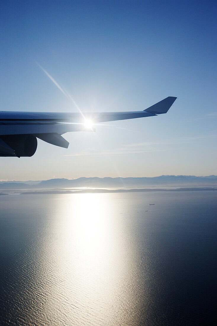 Blick aus einem Flugzeugfenster auf Rocky Mountains, Oregon, USA