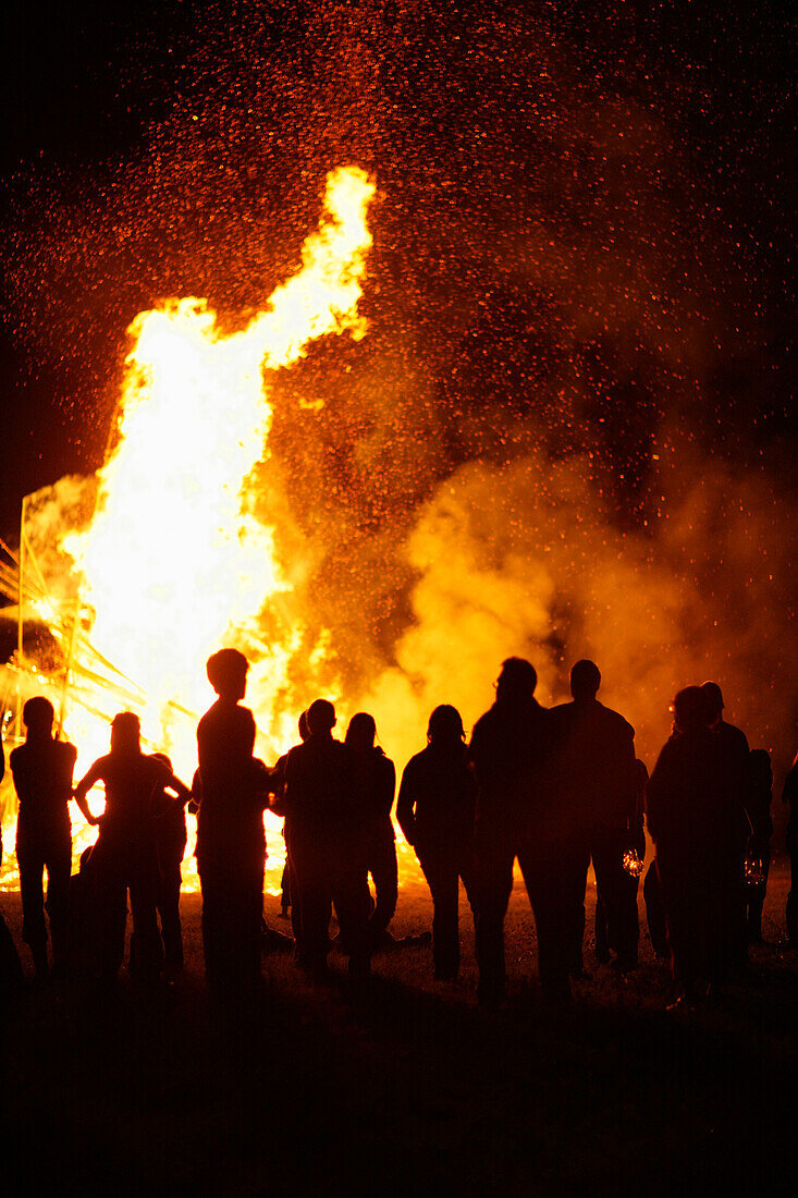 Feuer, Sonnwendfeier, Münsing, Bayern Deutschland