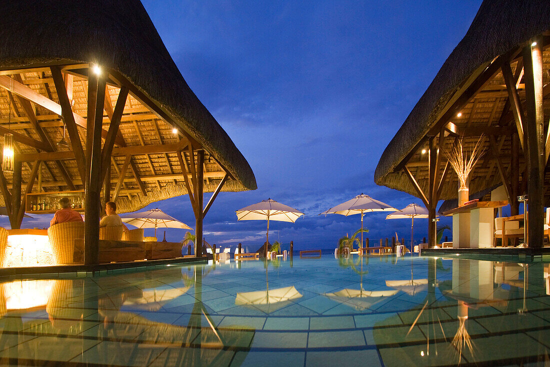 Pool and Hotel Bar des Veranda Hotel Resort and Spa in  Troux aux Biches , Mauritius, Afrika