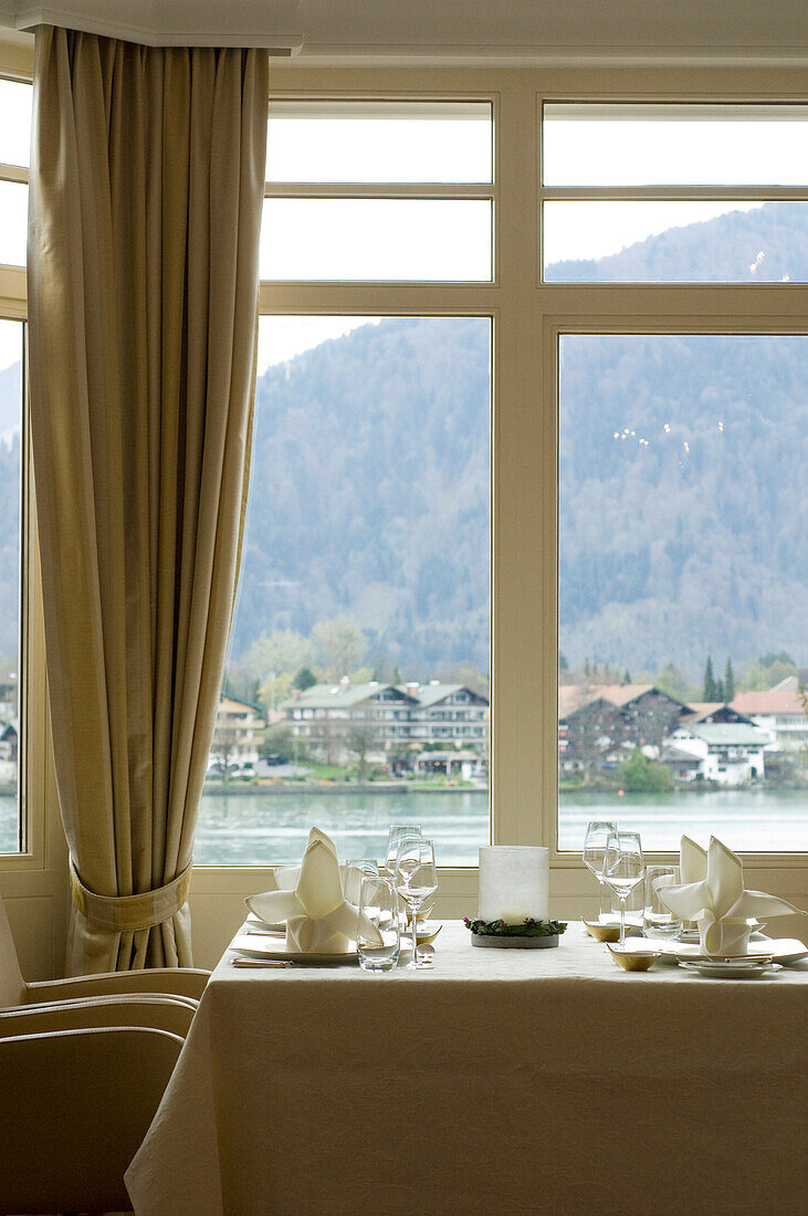 Restaurant Villa am See, Tegernsee mit Blick nach Rottach-Egern, Oberbayern, Bayern, Deutschland