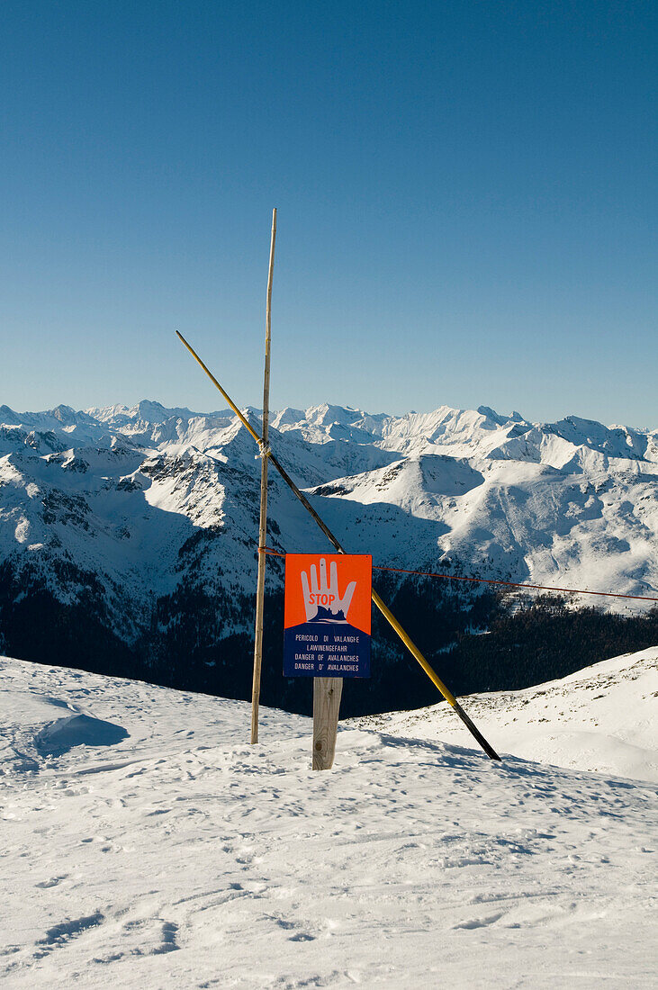 Skigebiet Reinswald, Lawinen Warnschild, Sarntal, Südtirol, Italien