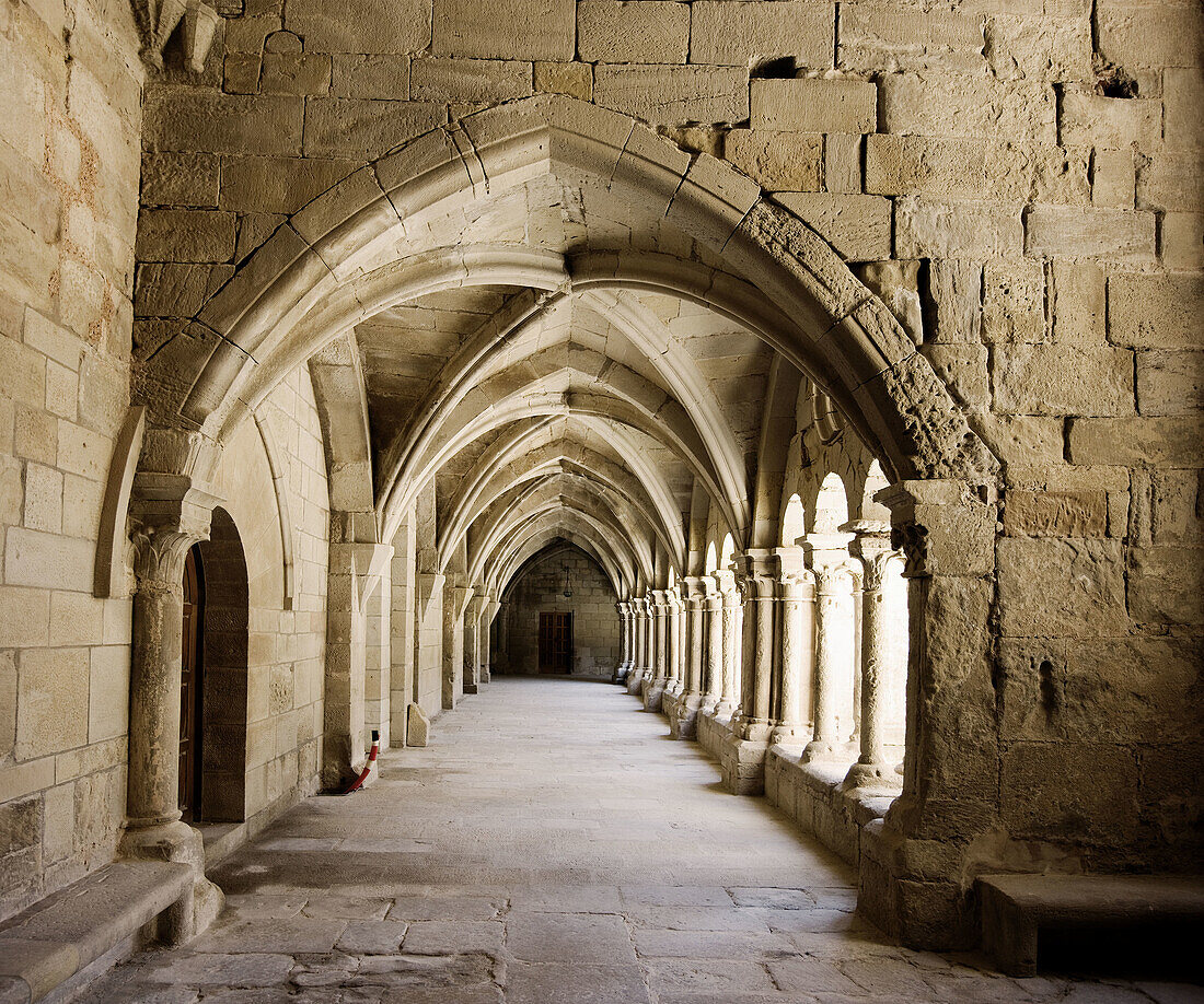 Cloister, Cistercian monastery of Vallbona de les Monges (13th-14th century). Lleida province, Catalonia, Spain