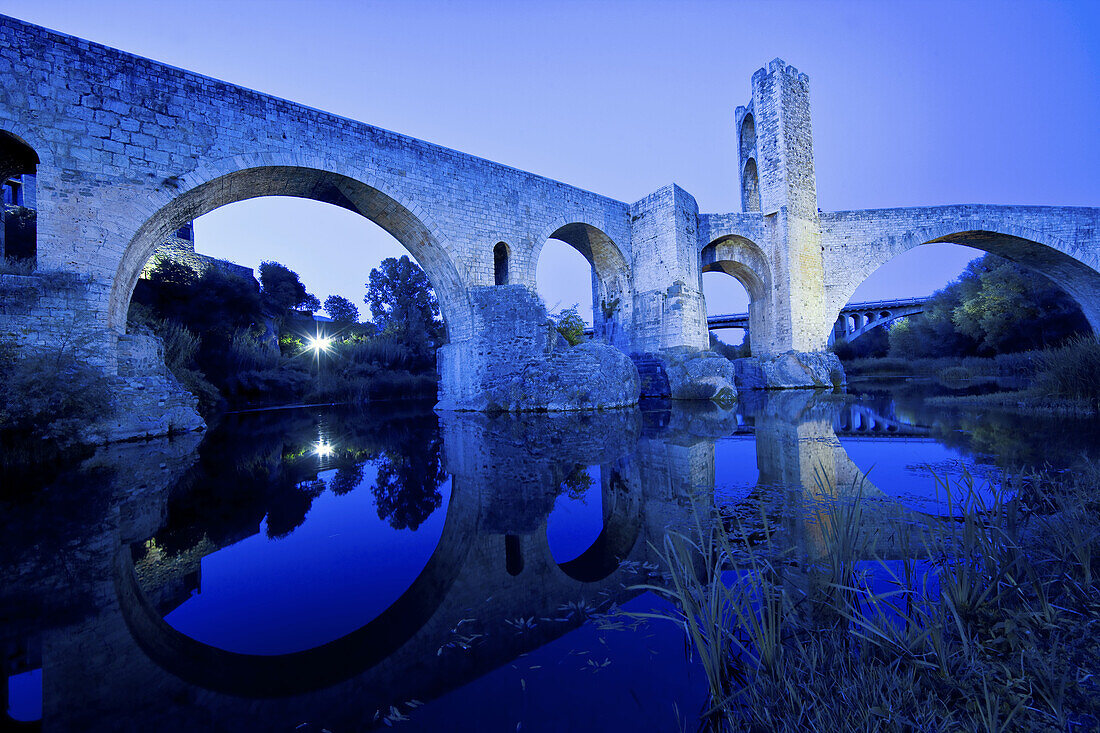 Medieval bridge over Fluvia River, Besalú, La garrotxa, Girona, Catalunya, Spain