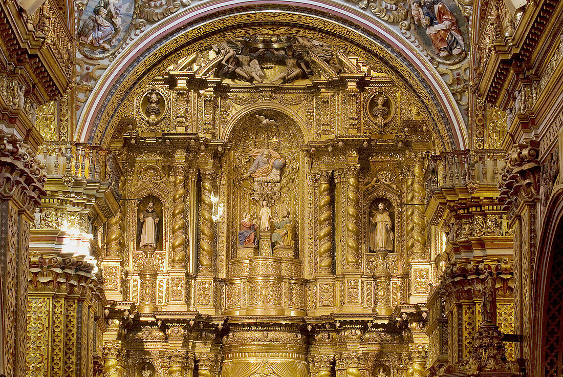 Quito Old Quarter, Detail of main altar, La Compañia church  (1605). Quito. Ecuador. South America. 2007