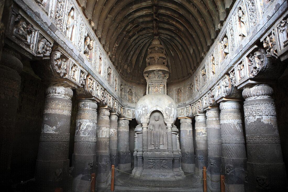Caves, Buddhist monastery (5 c. AD), UNESCO World Heritage site, Ajanta, India