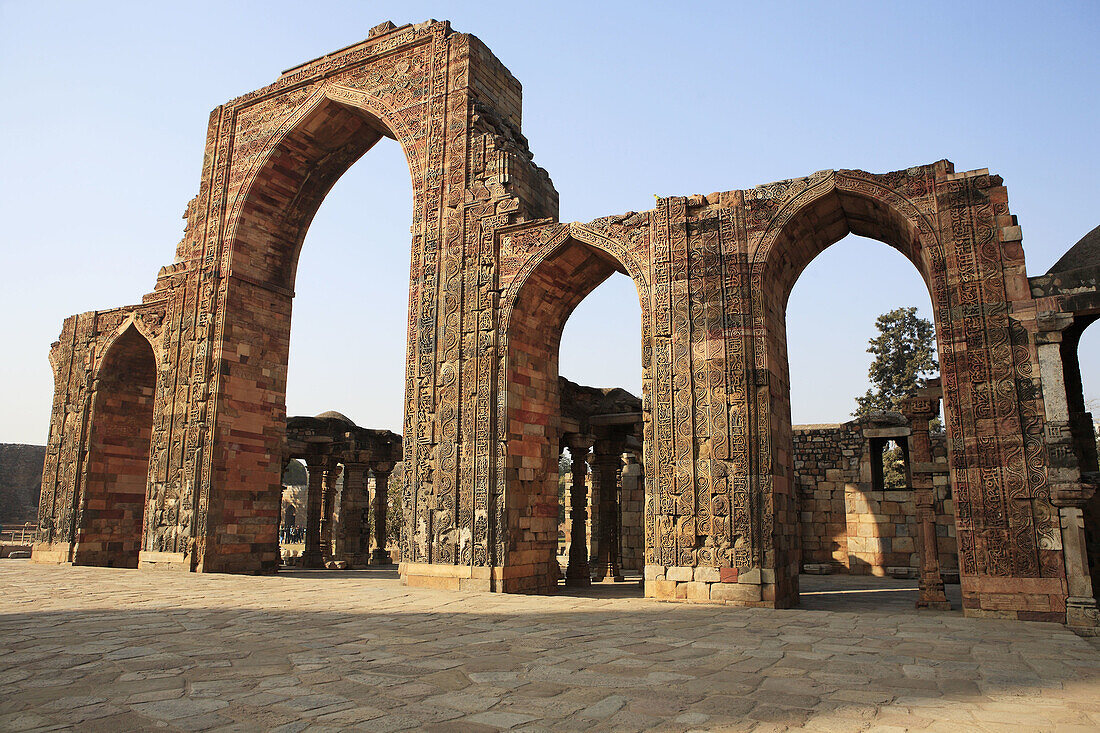 Qutb Minar, Quwwat al-Islam mosque (1190s), Delhi, India