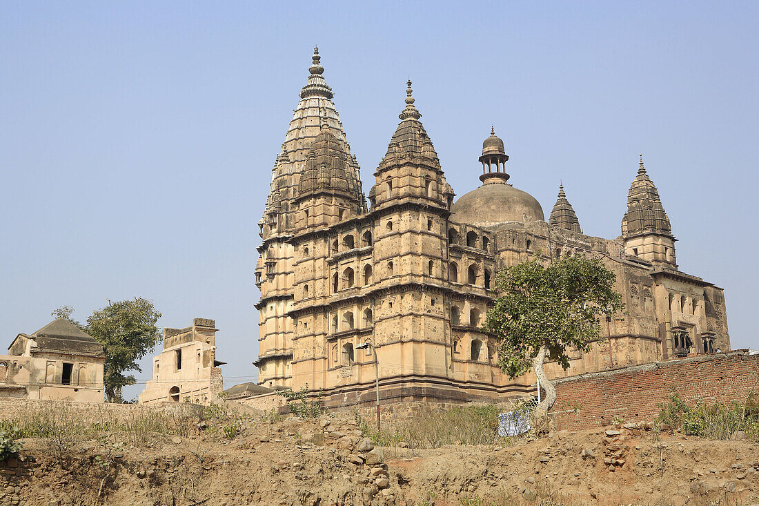 Chhatturbhuj hindu temple (early 17th century), Orchha, India