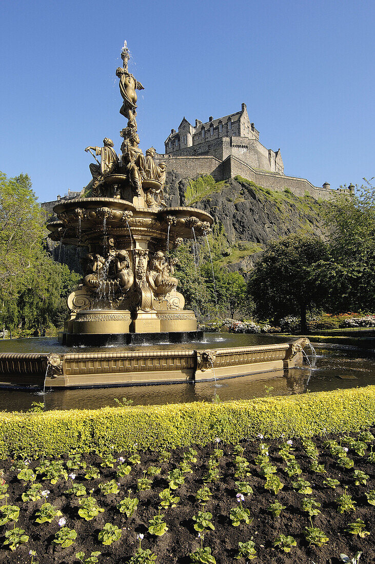 Ross fountain and Edinburgh Castle  Edinburgh  Scotland  U K