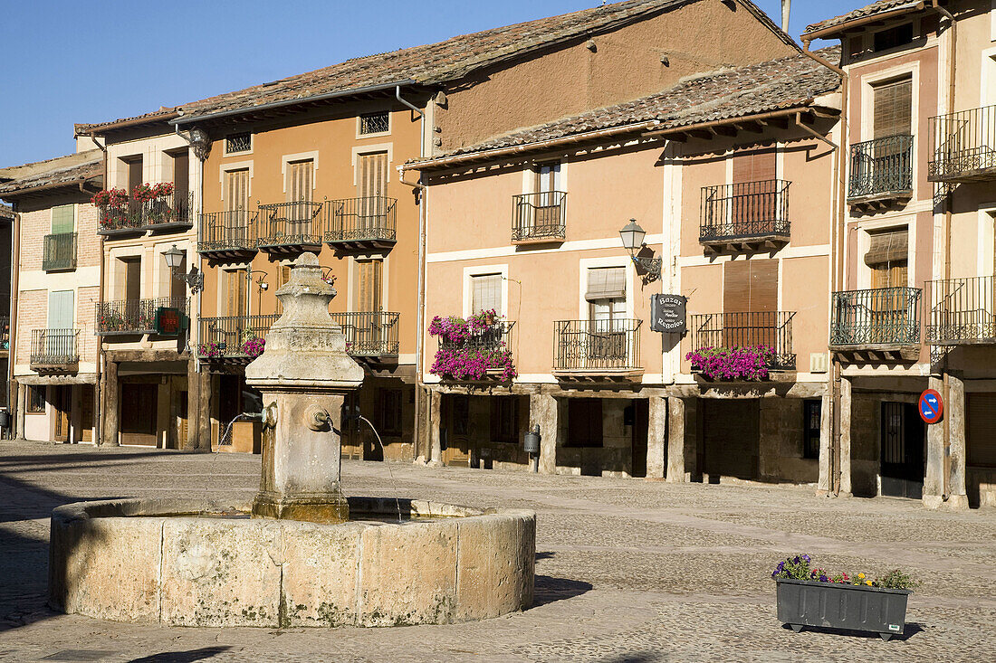 Plaza Mayor, Ayllon, Segovia, Castilla y Leon, España