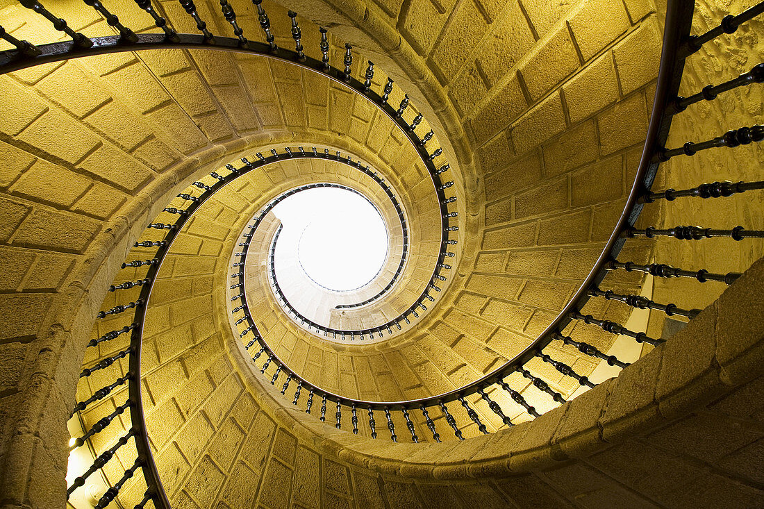 Escalara del Convento de Santo Domingo _ Museo del Pueblo Gallego, Santiago de Compostela, Galicia, España