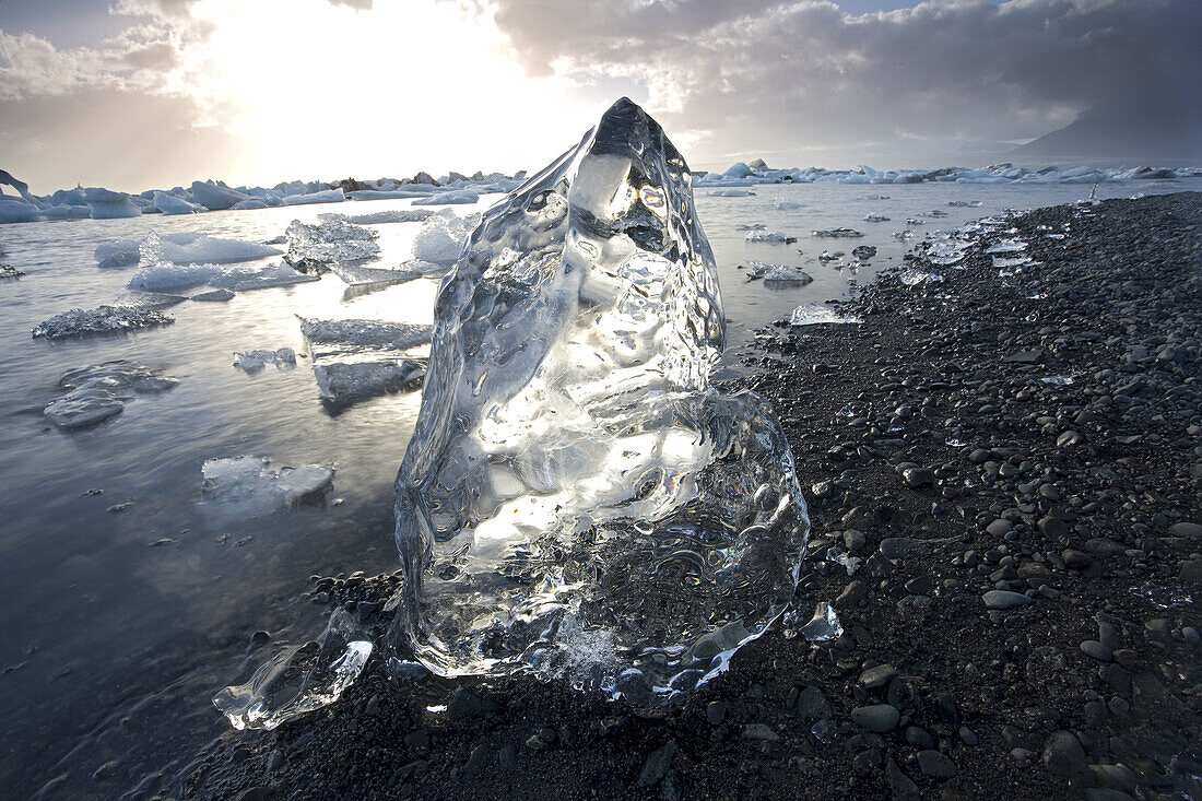 Icebergs on Jokulsatlon Lake, from Vatnajokul Glaciar, The largest glaciar in Europe