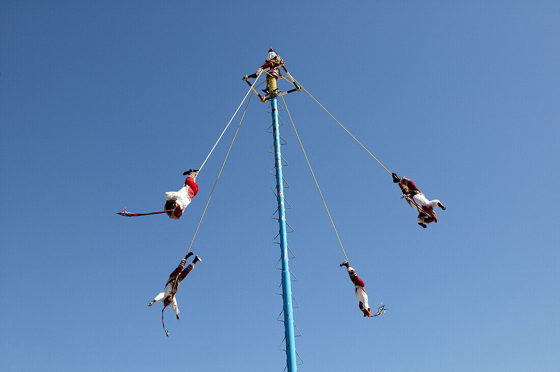 Papantla Flugblätter zeigen, Mexiko