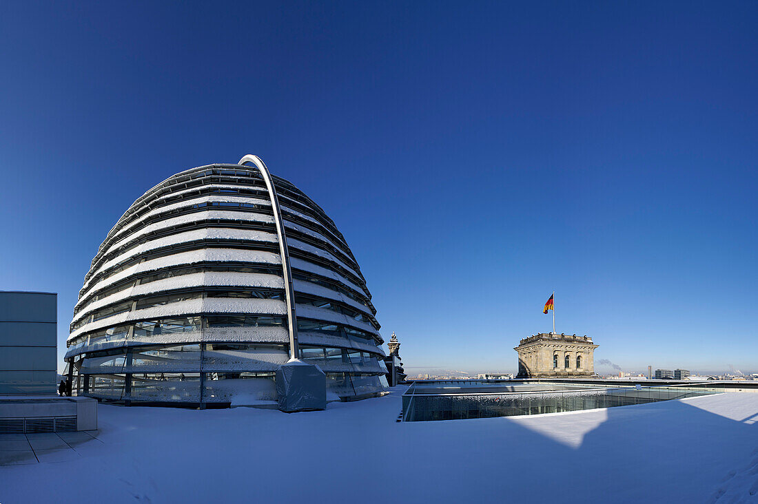 Reichstagskuppel im Winter, Berlin, Deutschland