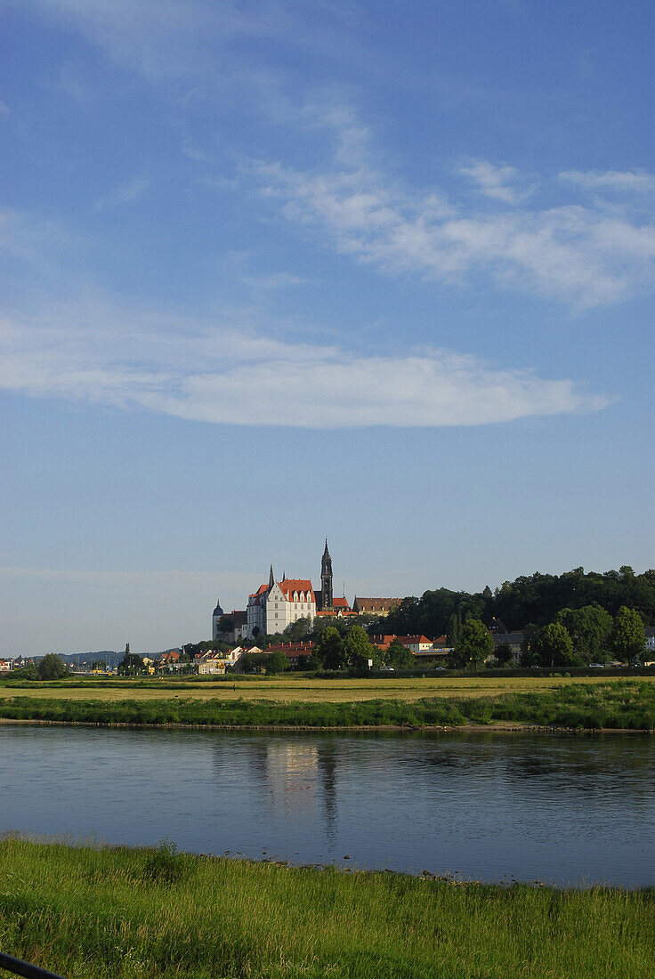 Blick über die Elbe auf die Albrechtsburg, Meissen, Sachsen, Deutschland