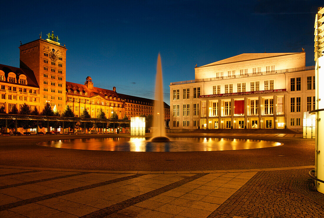 Krochhochhaus und Opernhaus am Augustusplatz, Leipzig, Sachsen, Deutschland