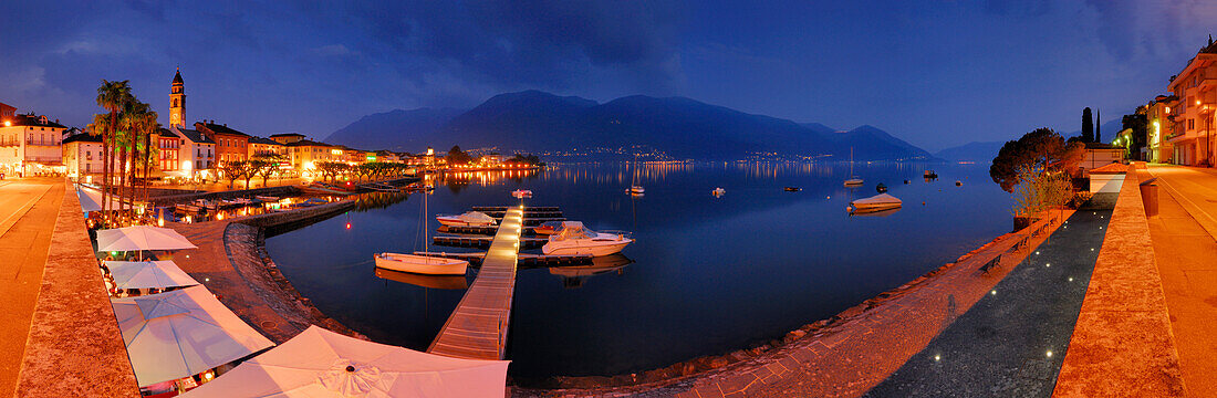 Panorama von Ascona mit Strandpromenade am Lago Maggiore, beleuchtet, Ascona, Lago Maggiore, Tessin, Schweiz