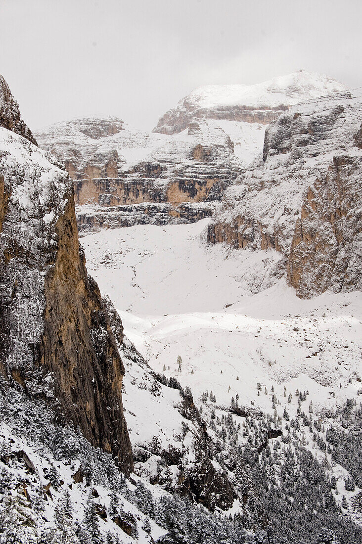 Schneebedeckte Dolomiten, Südtirol, Italien