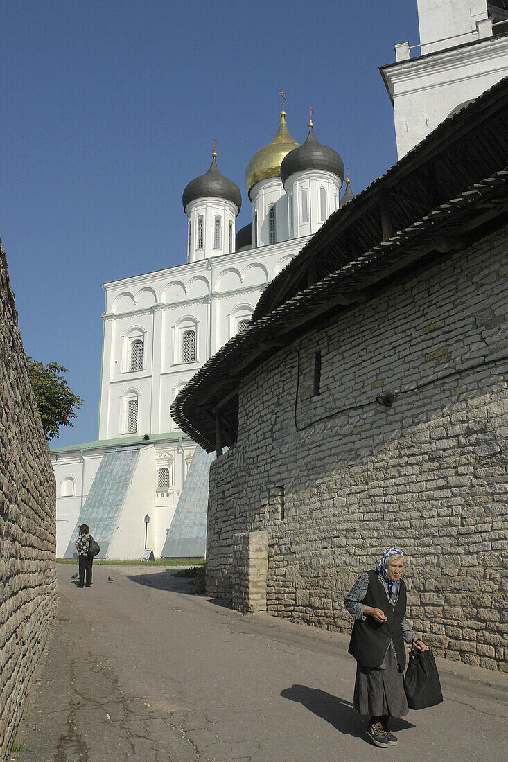 RUSSIA  Entrance to  the Kremlin at Pskov