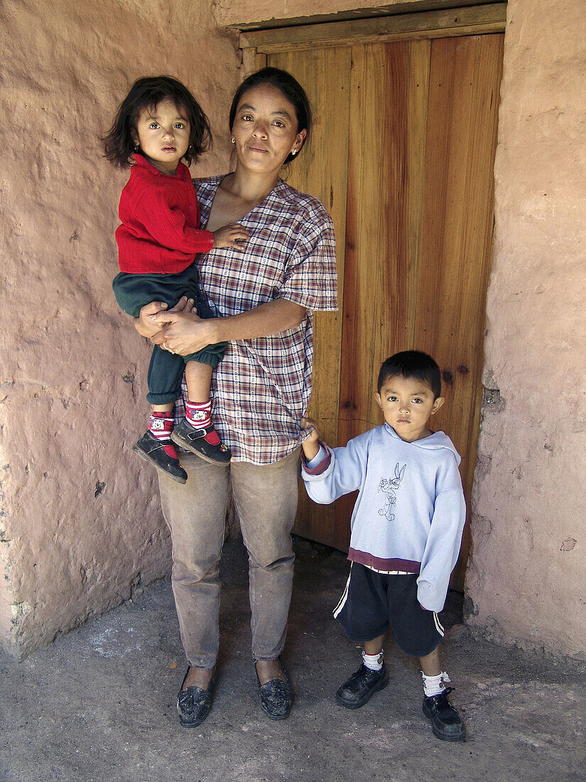 HONDURAS  Woman with her children  La Esperanza