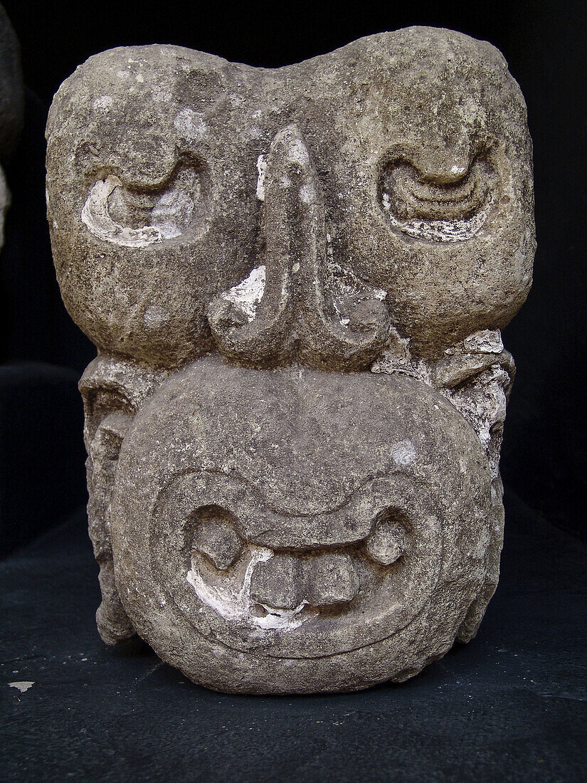 HONDURAS  Stone head at Copan Mayan ruins