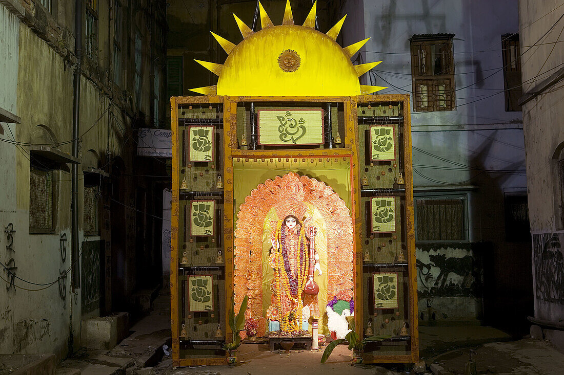 Sarasvati hindu goddess, Sarasvati festival, Kolkatta (Calcutta). West Bengal, India