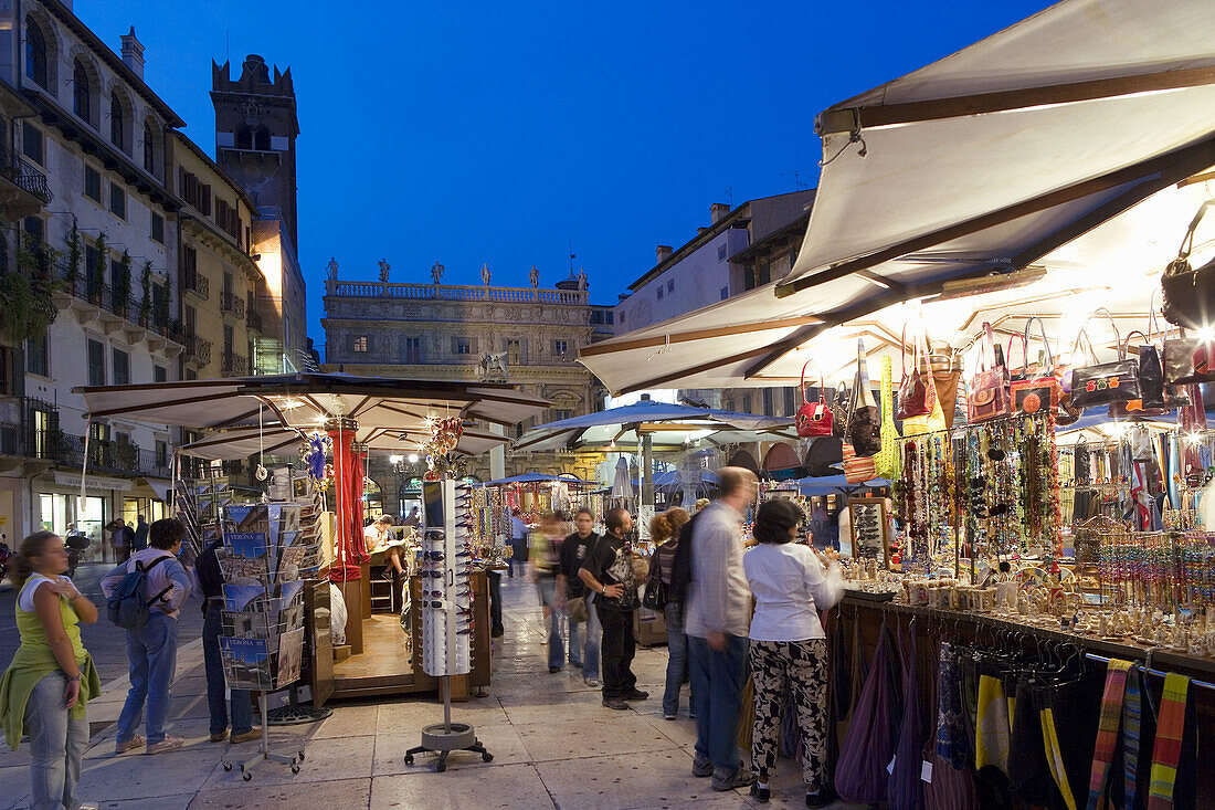 Market, Piazza delle Erbe, Verona, Veneto, Italy