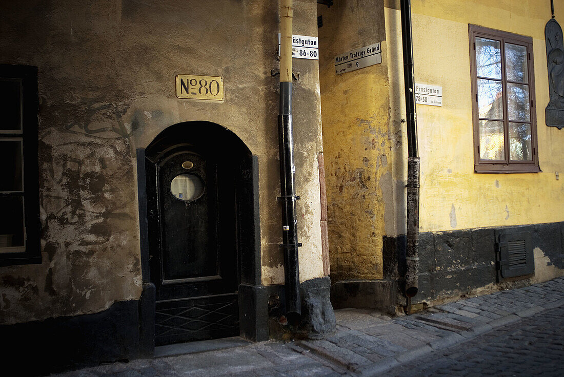 Aged, Cities, City, Color, Colour, Daytime, Door, Doors, Europe, Exterior, Facade, Façade, Facades, Façades, Neglected, Nobody, Number, Numbers, Old, Outdoor, Outdoors, Outside, Stockholm, Street, Streets, Sweden, V07-702647, agefotostock