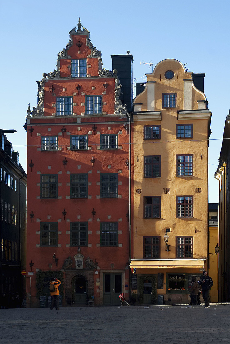 Architektur, Aussen, charakteristisch, Draussen, Europa, Farbe, Fassade, Fassaden, Gebäude, Haus, Häuser, Schweden, Stadt, Städte, Stockholm, Straße, Straßen, Tageszeit, Typisch, V07-702649, agefotostock