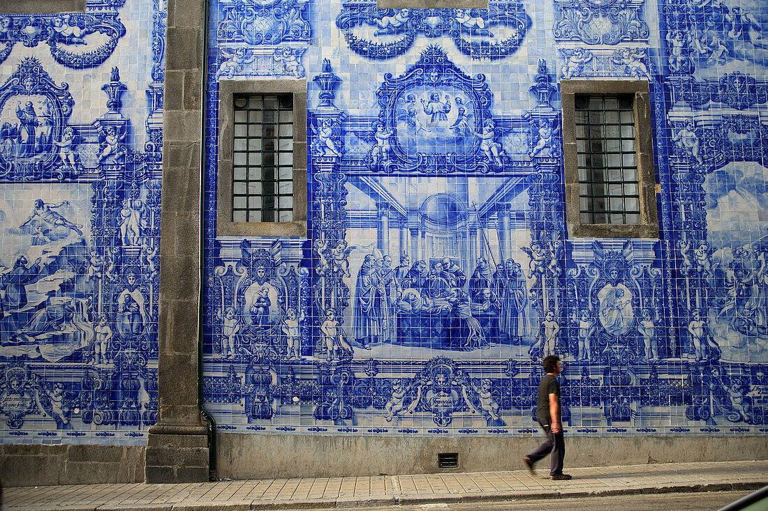 Capela das Almas, Porto Old Town UNESCO World Heritage, Portugal