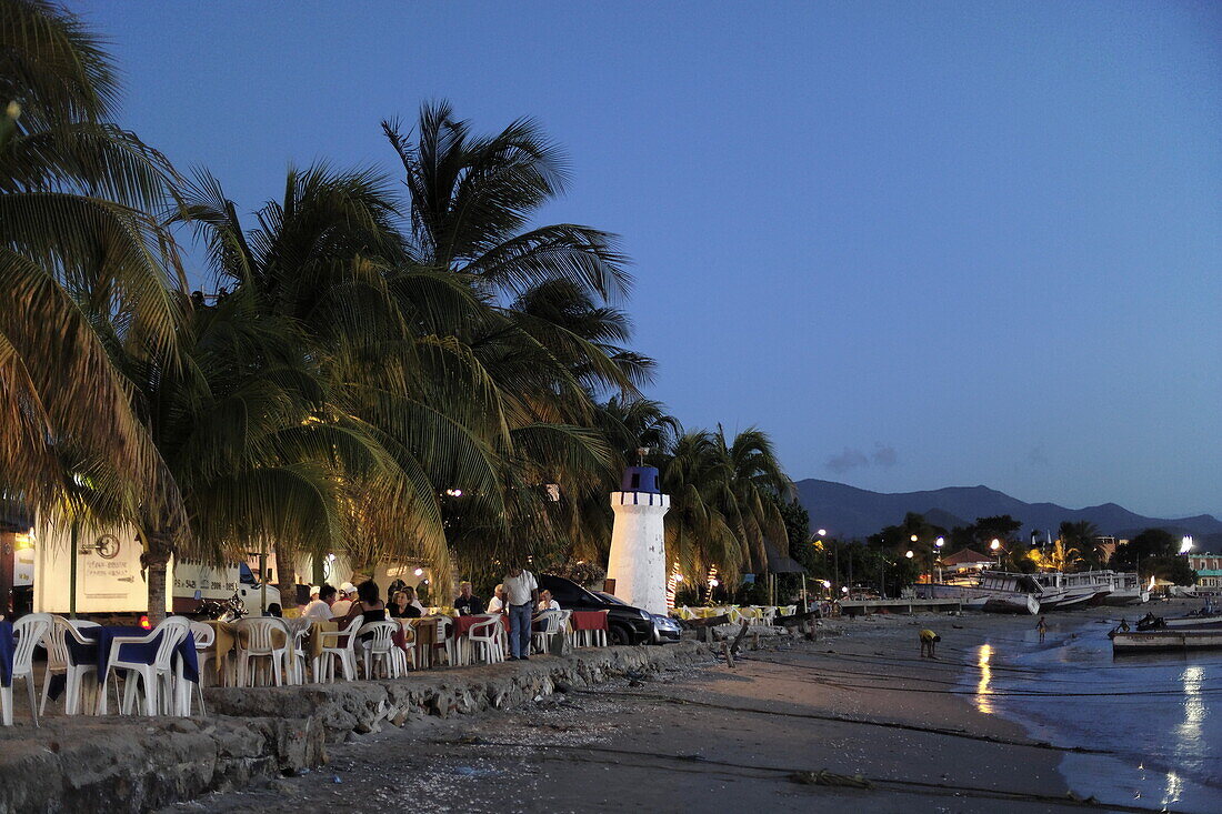 Restaurant an der Strandpromenade, Juangriego, Isla Margarita, Nueva Esparta, Venezuela