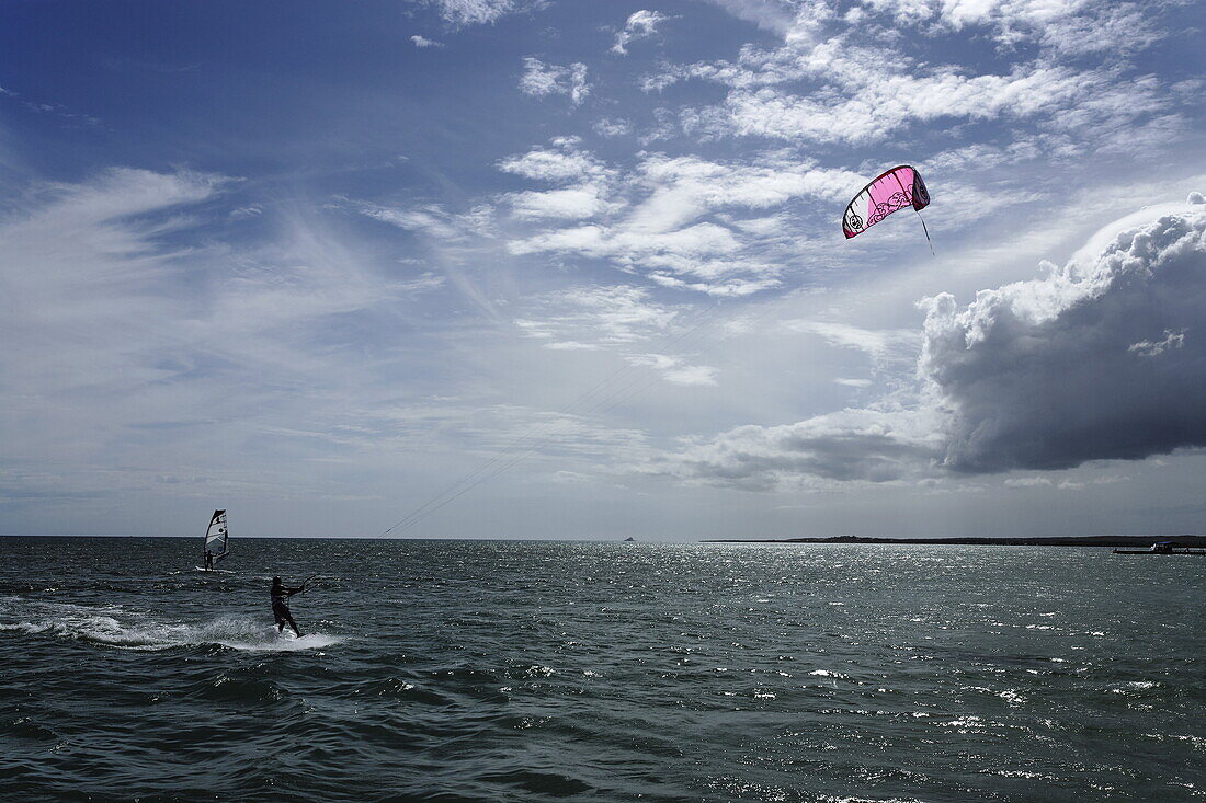 Windsurfer und Kitesurfer, Playa El Yaque, Isla Margarita, Nueva Esparta, Venezuela