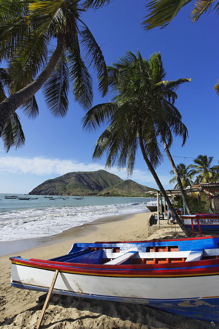 Fischerboote am Strand von Playa Galera, Juangriego, Isla Margarita, Nueva Esparta, Venezuela