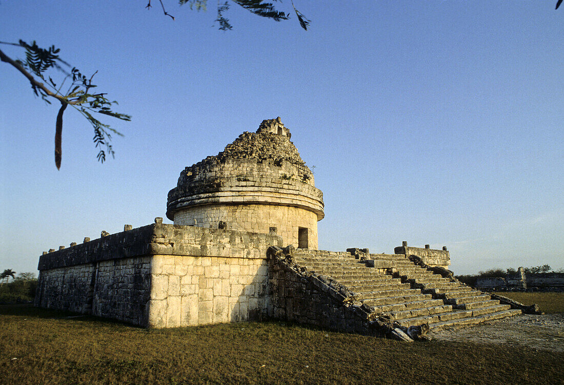 El Caracol (means 'snail' or 'winding staircase), Mayan observatory tower of Chichen Itza. Yucatan, Mexico