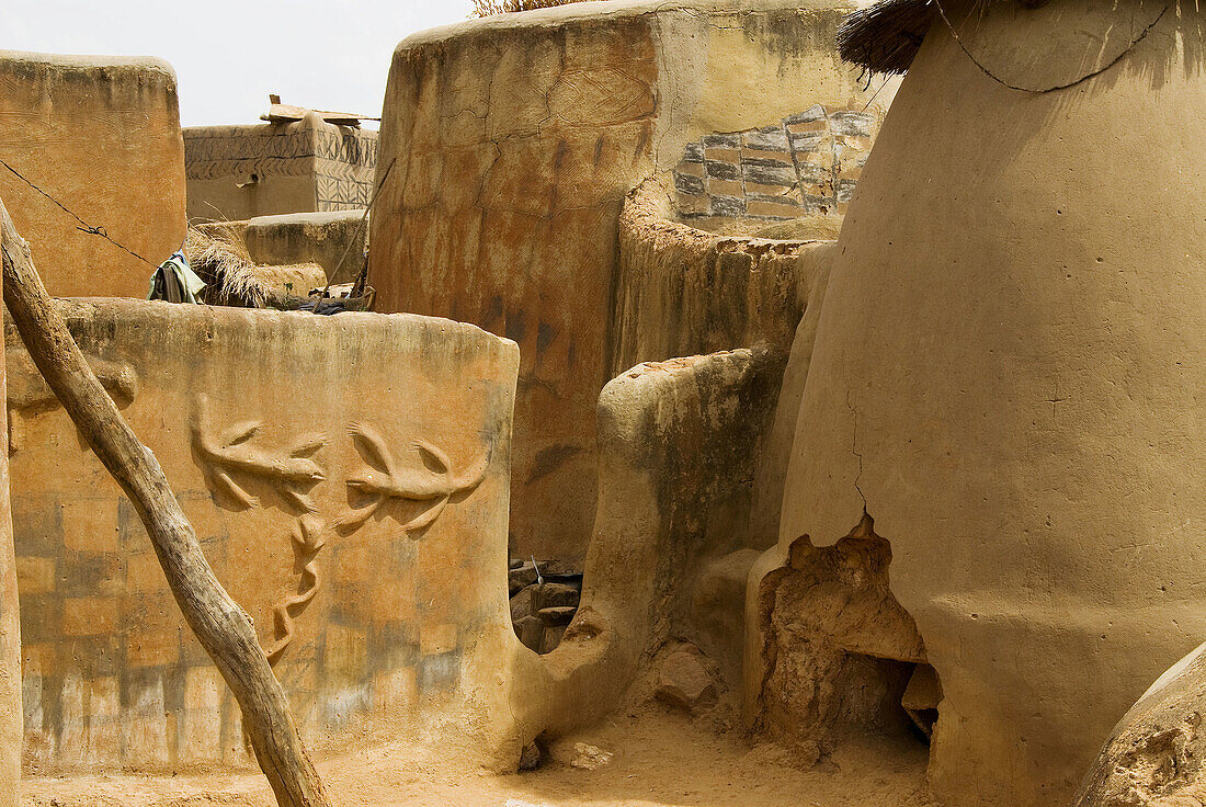 Burkina Faso. Sahel. Gourounsi Country. Tiebele village. Traditional adobe architecture. Animist Village.
