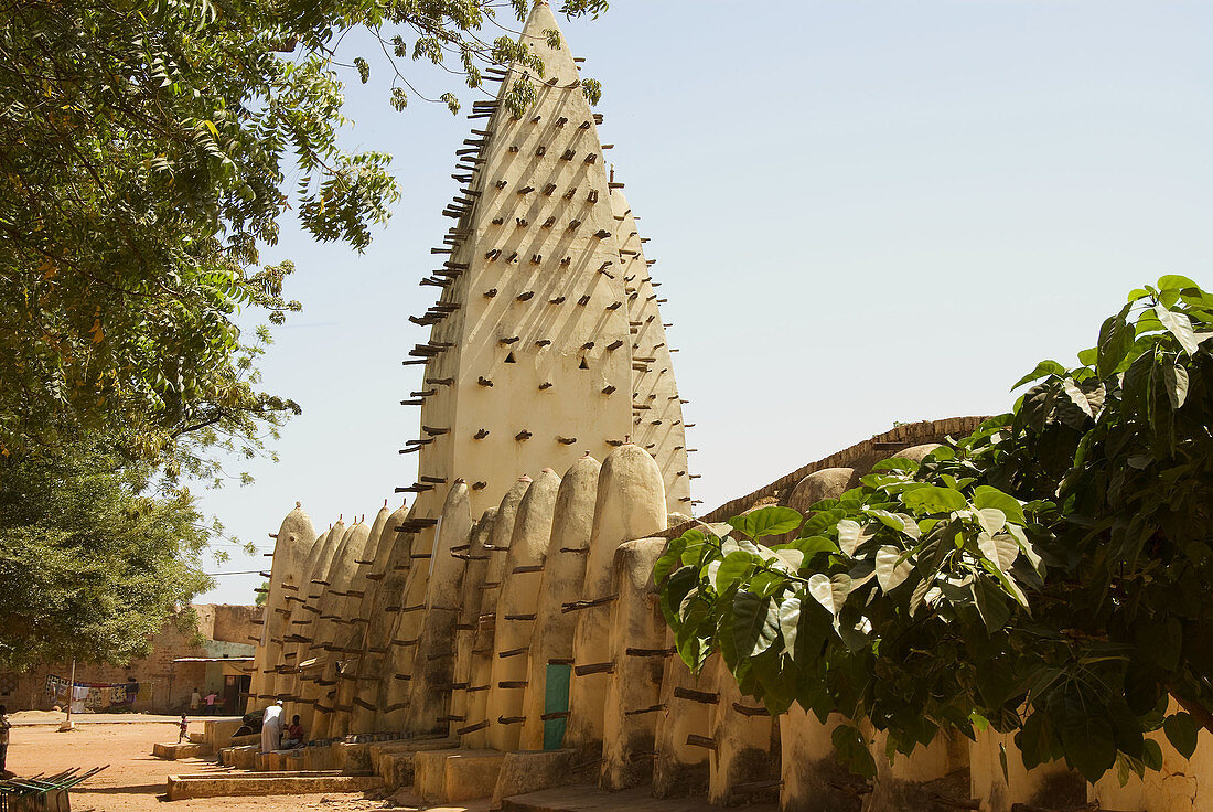Burkina Faso. Sahel. Great mosque of Bobo-Dioulasso. Sudanese-style architecture built in adobe.