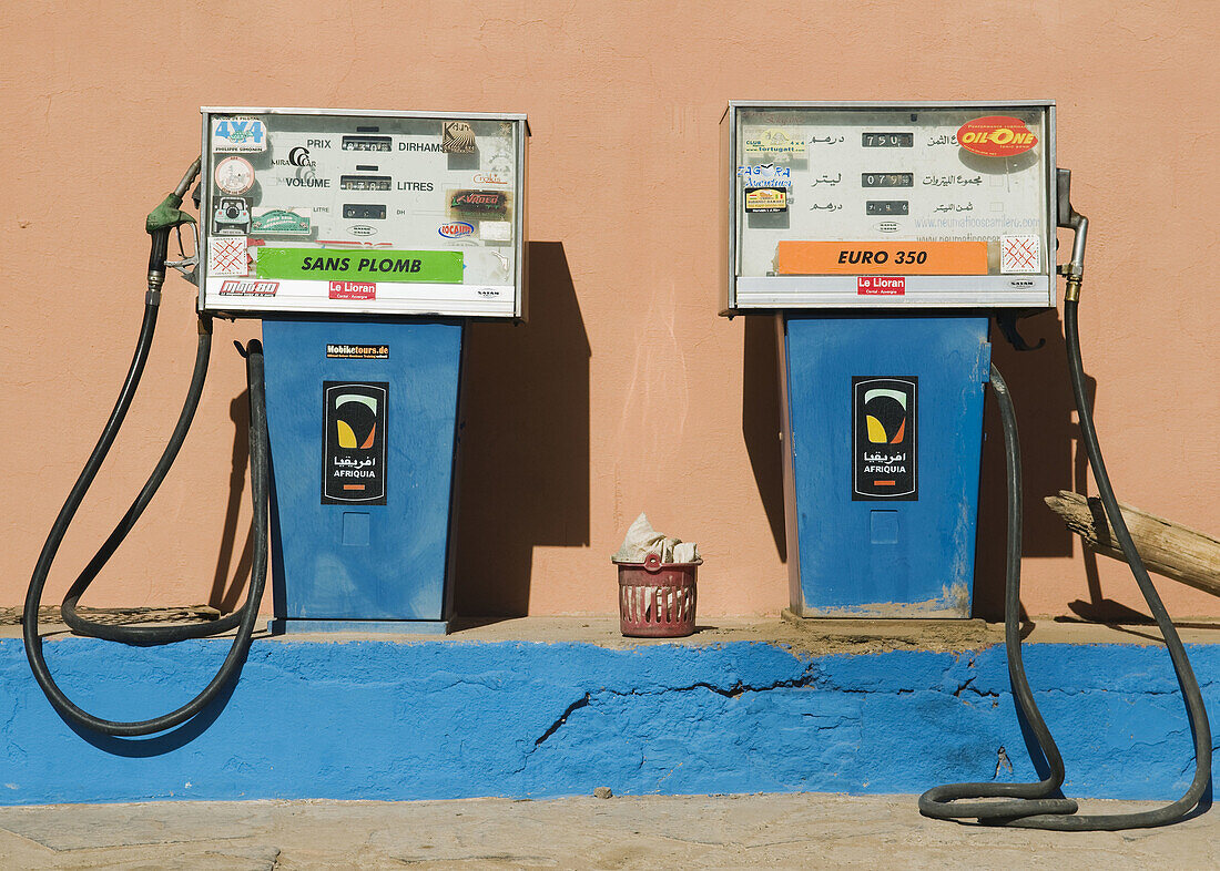 Aged, Color, Colour, Concept, Concepts, Daytime, exterior, Filling station, Fuel, Gas pump, Gas station, Gas stations, Industrial, Industry, Old, outdoor, outdoors, outside, Pair, Petrol station, Transport, Transportation, Transports, Two, A75-731132, age