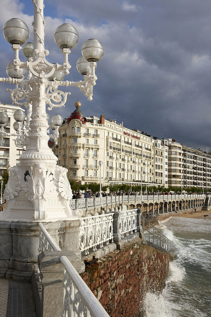 Hotel Londres und La-Concha-Promenade, San Sebastian, Guipuzcoa, Baskenland, Spanien