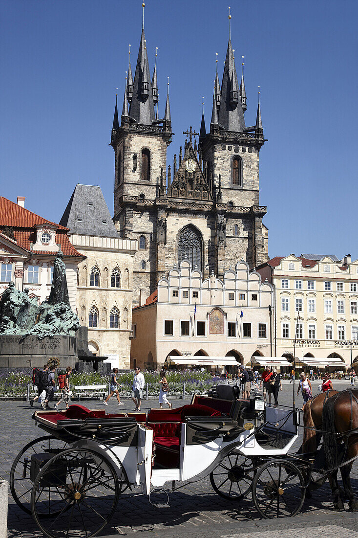 Jan Hus Memorial and Tyn church in Staromestske Namesti (Old Town Square), Prague, Czech Republic