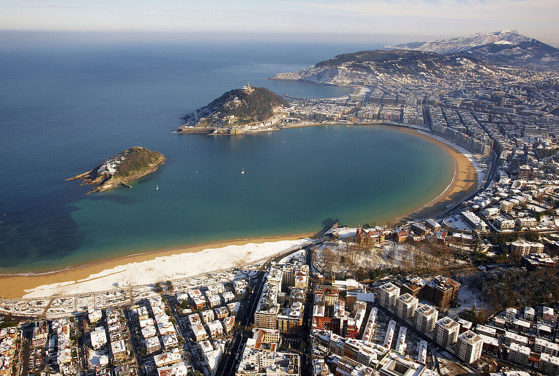 La Concha Bucht, Schnee, Donostia (auch bekannt als San Sebastian). Guipuzcoa, Baskenland, Spanien