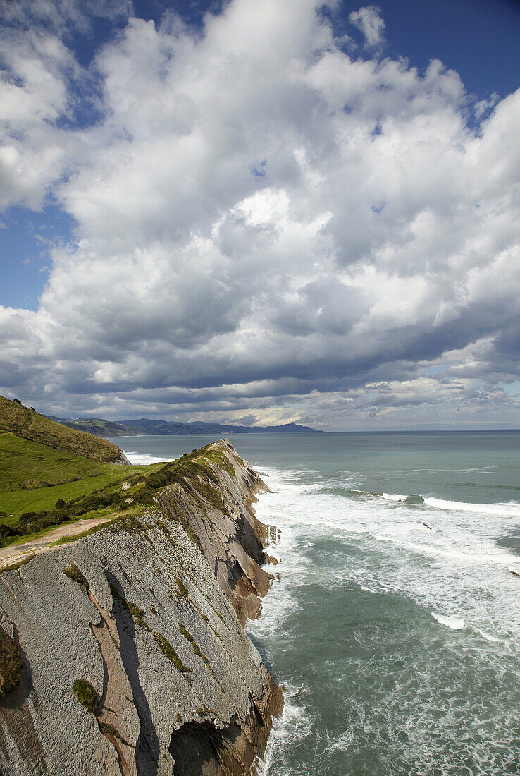 Flysh-Gesteinsschichten, Zumaia, Guipuzcoa, Baskenland, Spanien