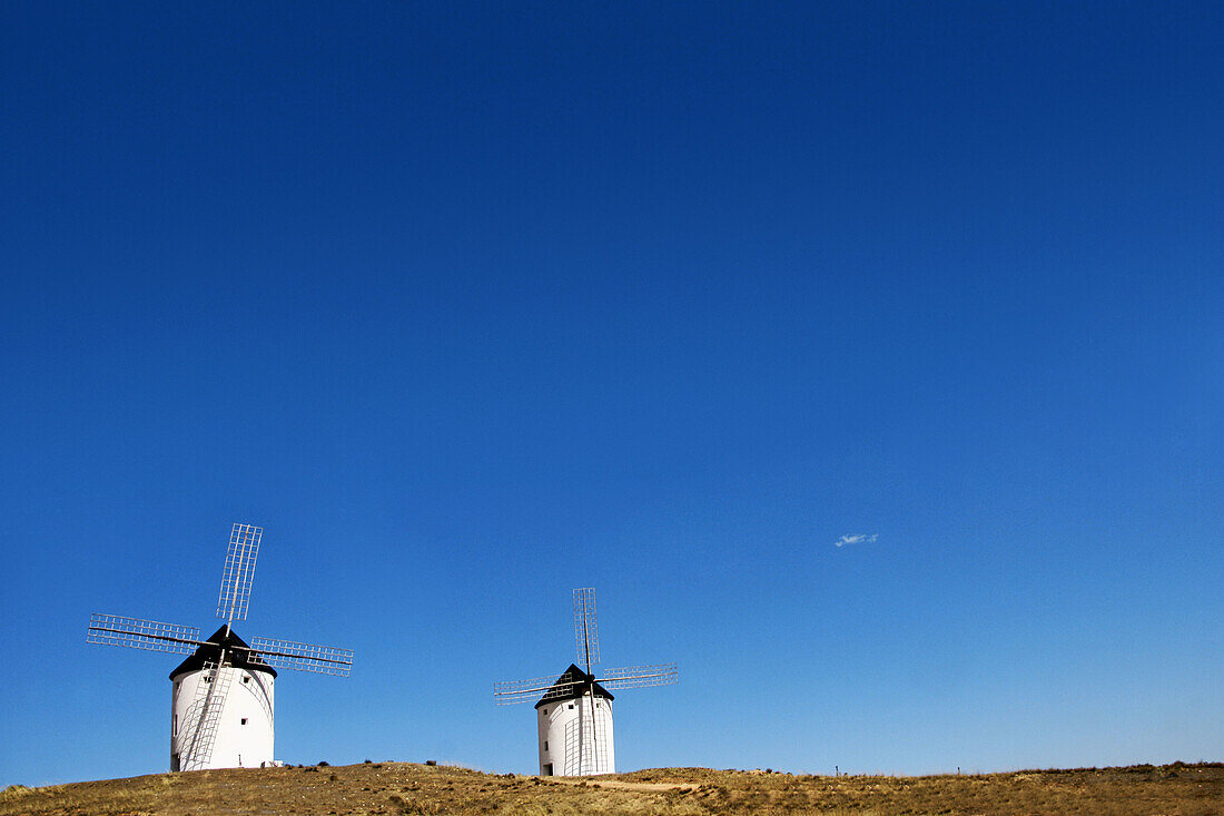 España. Castile-La Mancha. Ciudad Real province,  Tembleque,  windmills